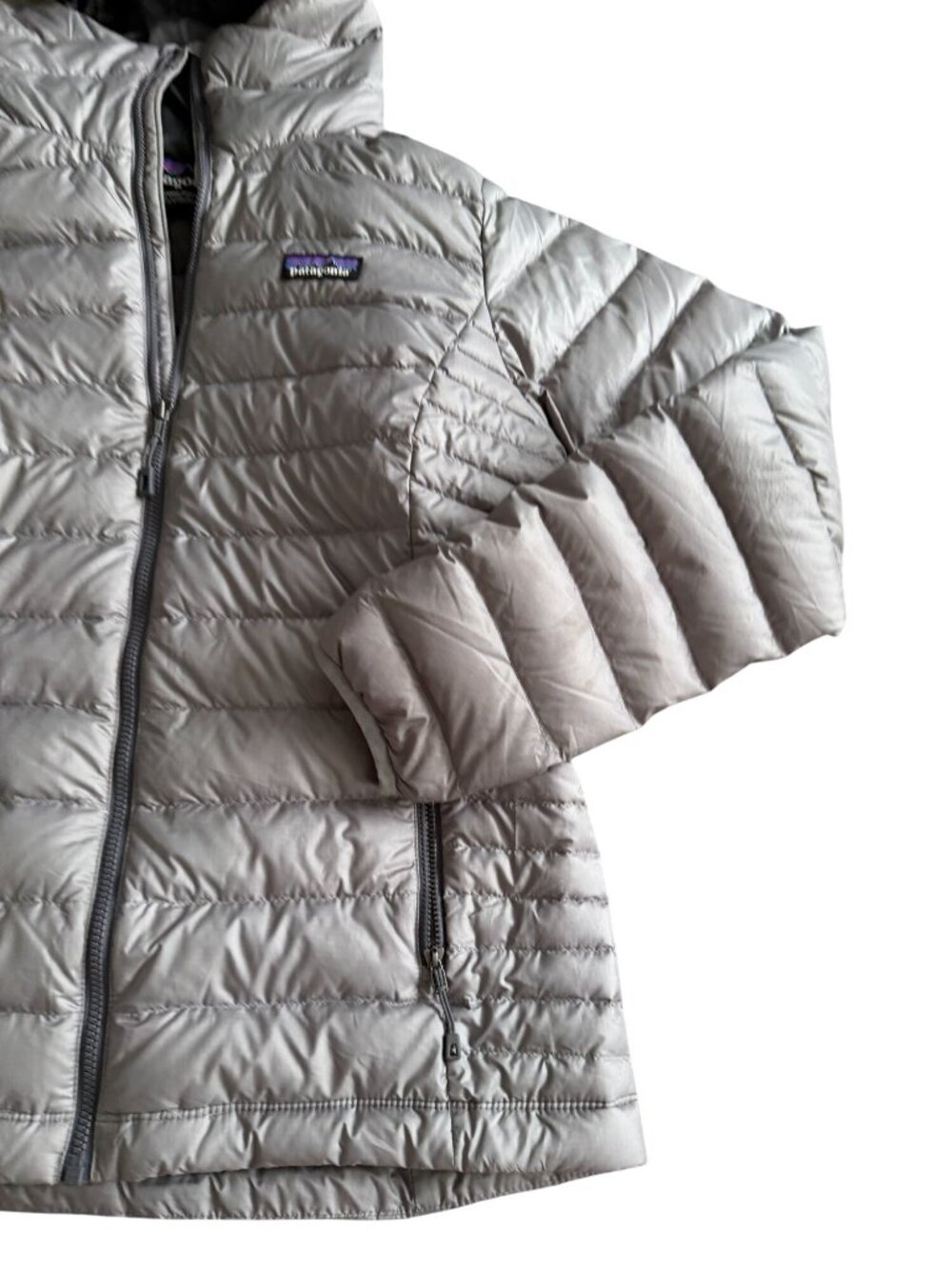 PATAGONIA Women’s Silver Quilted Hooded Jacket Sz Medium - Picture 3 of 7
